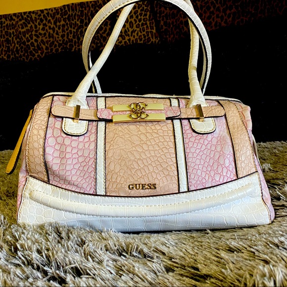 COPY - Guess purse - Picture 1 of 8